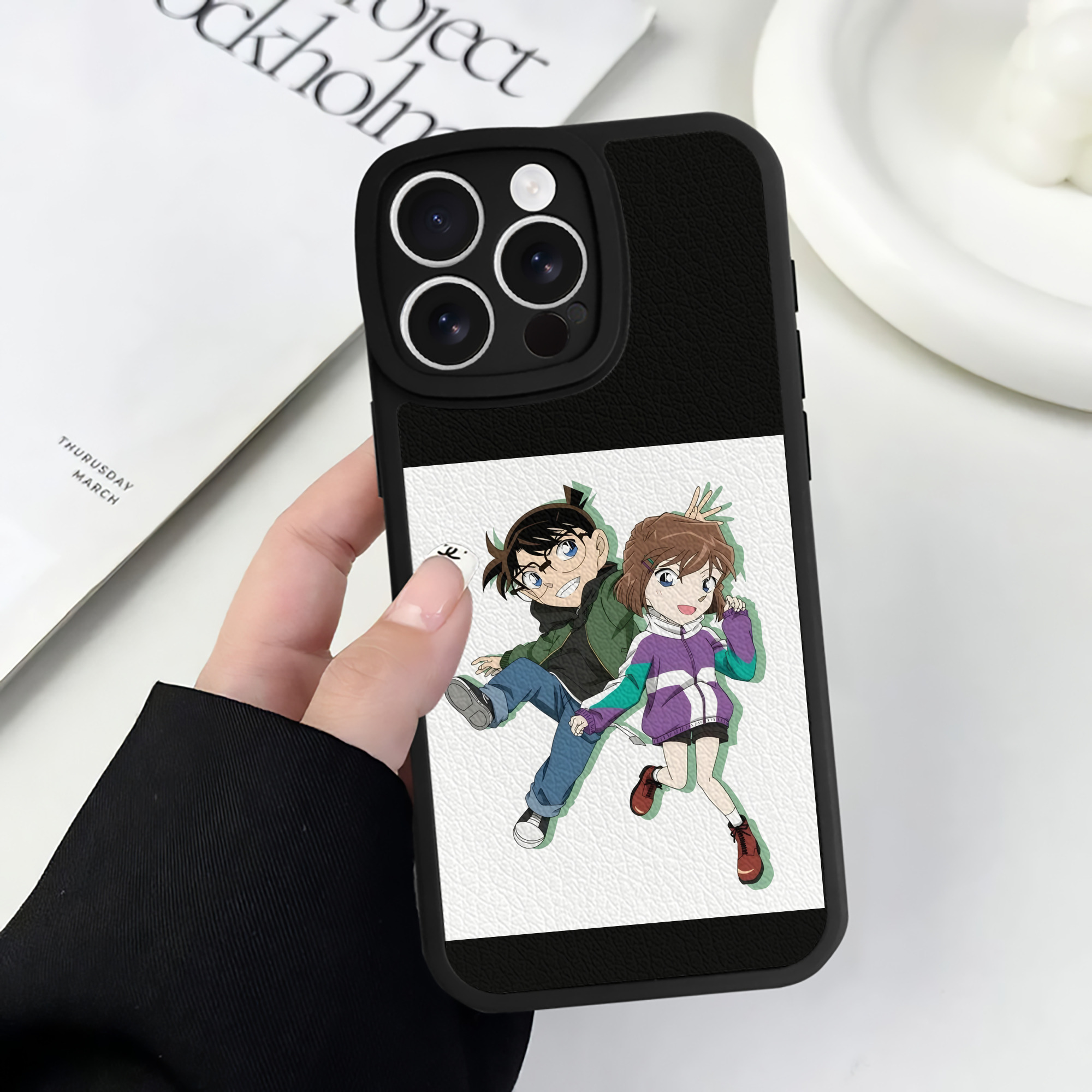 （画像用） 名探偵コナン 灰原 哀 はいばら あい Detective Conan Anita Hailey、Vi Graythorn Haibara Ai 【iPhone 16シリーズ対応】シリコンスマホケース（レザー調） 材質：シリコン